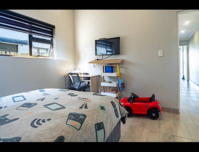 3 BEDROOM FREESTANDING FOR SALE IN PALM LAKES ESTATE